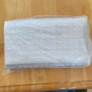 White Pearl Clutch (BRAND NEW)